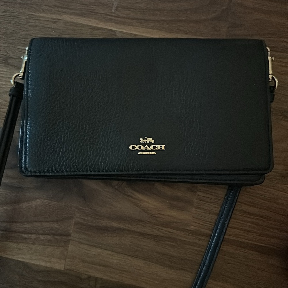 Flawless black pebbled coach wallet purse